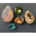 Perles en cristal d&#39;usine pour l&#39;habillement avec deux trous et la couleur différente